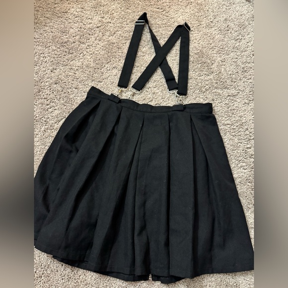 Mini Skirt with Suspenders - Picture 4 of 6